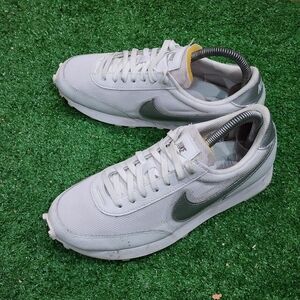 NIKE DAYBREAK - Womens Sneakers - SIZE 6.5